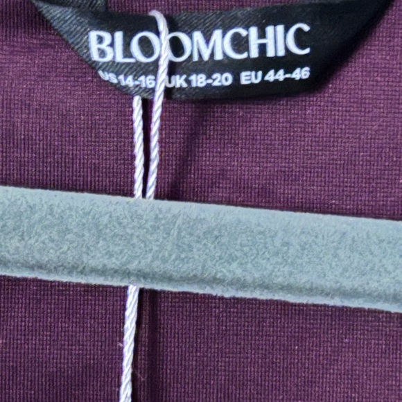 Velvet Heart Neckline Gathered Blouse - Picture 6 of 9